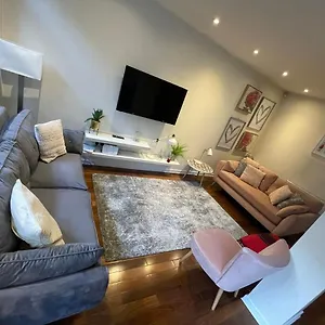 Large American Loft Style Close To Centre Apartment