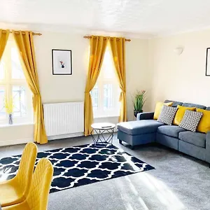 Smartrips Beckton Townhouse With Parking