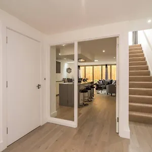 Luxurious & Modern Townhouse In Hammersmith Apartment