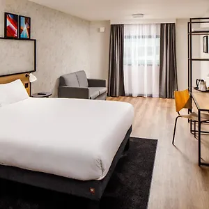 Hotel Ibis London Heathrow Terminal 5 3*