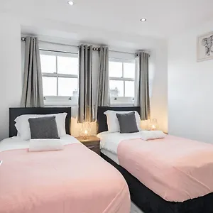 Cosy And Functional 1 Bedroom Flat In