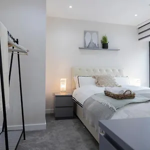 Lovely In Aldgate East 3 London