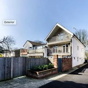 2-bed Loft For 5ppl With Private Parking Apartment