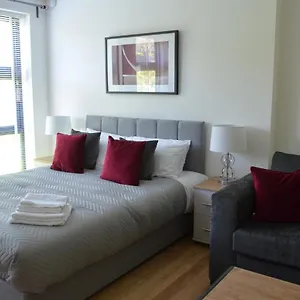 Executive Bright And Airy In Sydenham Apartment *