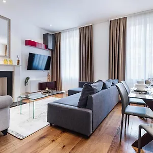 Modern Mayfair Apartment *