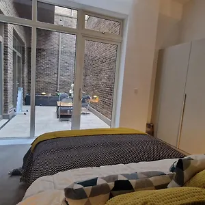 Double Bedroom In Modern Apartment *