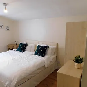 Entire 4 Bedroom Terrace House In * London