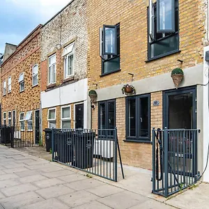Lovely 3 Bed Flat In A Great Location In * London