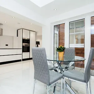 Luxury Escapes @ Victoria Apartment London