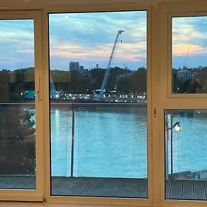 Location Chelsea River View /central Apartment *