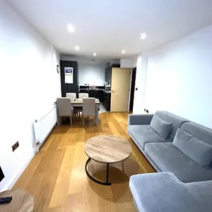 Apartment Charles Court