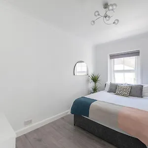 Cosy Flat On Oxford Circus, Central Apartment London
