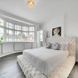 Large Modern 3 Bedroom House West Norwood Crystal Palace Gipsy Hill Holiday home London