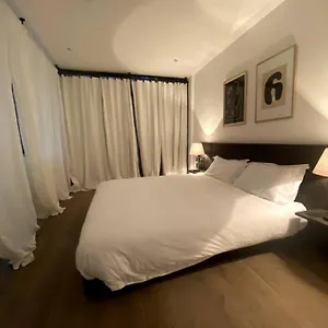 Design Led 1bed In Cosmopolitan Queens Park Apartment
