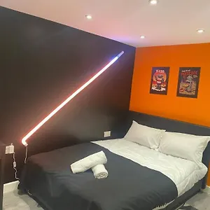 Apartment Private Garden 1bed Studio Apart Battersea Perfect For Coupled Or Solo Travellers Pet Friendly Free Netflix & Wifi