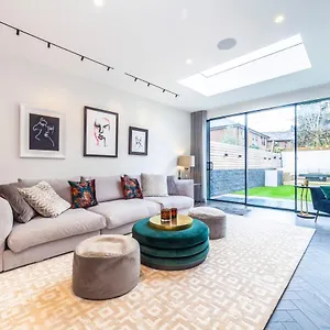 Holiday home Luxury 3 Bedroom House With Garden Next To Battersea Park *