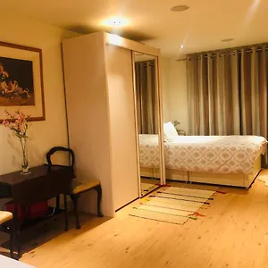 Studio Flat In Imperial Wharf-chelsea Harbour Apartment London