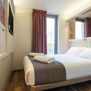 Hotel Point A Canary Wharf 3*