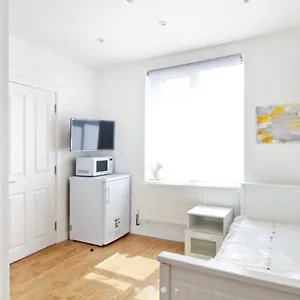 West Acton Studio Flat Apartment London