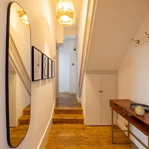 The Fulham Bolthole - Beckoning 2bdr Flat With Garden *