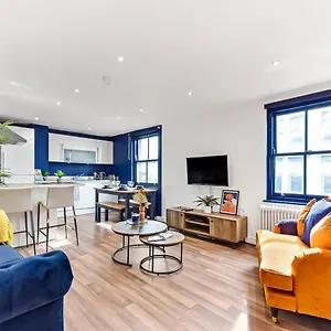 Spacious Cosy 2 Bed Flat, *