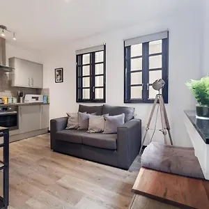 Langdon Brooks * London