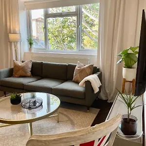 Newly Refurbished 2 Bedroom In South *