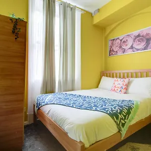 Inviting 2-bed Budget In