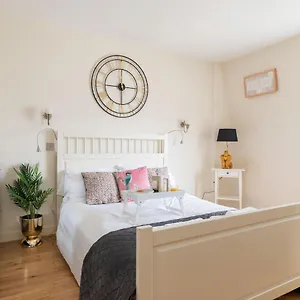 Spacious 1 Bed Oxford Street - Sleeps 4