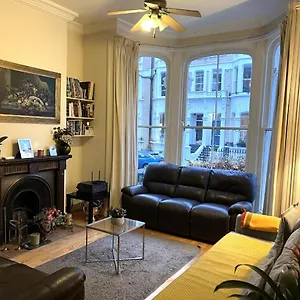 Homestay Double Bedroom With En-suite Bathroom In Chelsea - - Share London