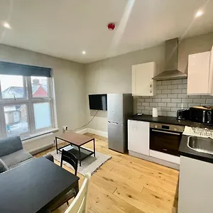 Cosy 1 Bedroom Flat! * London