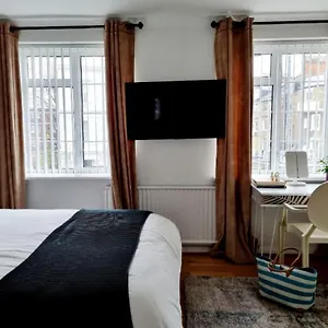 Live Like A Celebrity On Millionaire's Row London