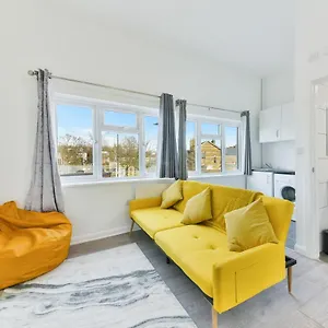 Apartment Amazing 1-bed Flat 20 Mins Into Victoria *