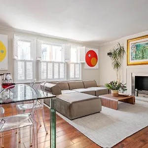 Luxury With 3 Bedrooms Apartment *