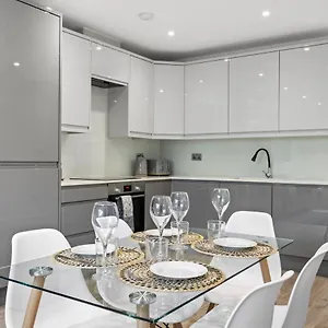 Star London Vivian Avenue 2-bed Retreat With Garden *