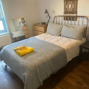 Spacious 1-bed Flat In North Kensington *