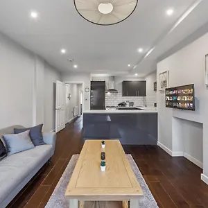 Majestic 4 At Reganway Rw4 * London