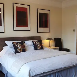 Spacious Central 2 Bedroom Mansion Block