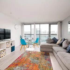 Stylish Close To Bridge * London