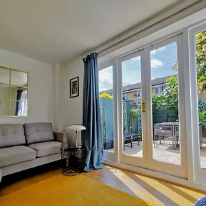 Holiday home Beautiful 4 Bedroom Terrace House In Kings *