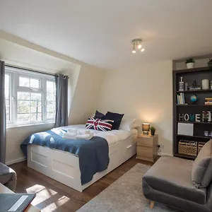 Pass The Keys Comfy Flat By Oval Cricket Club Apartment
