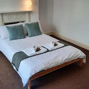 Barking Station Homestay *