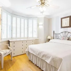 Apartment Kensington Retreat