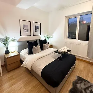 Retreat To A Stylish Ensuite In London