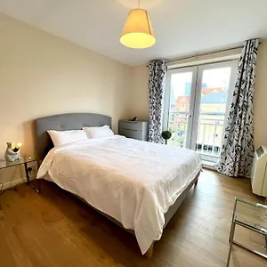Best Deal - 1bed In Canary Wharf With Parking Apartment *