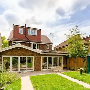 Private House - With Parking * Chingford