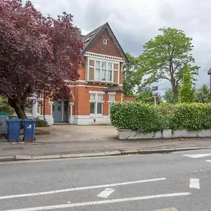 Apartment Cosy Bright & Large 4 Bedroom Flat With Parking Ealing