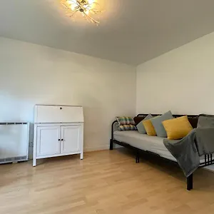 Surrey Docks Se16 Near Canada Water N Easy Access Canary Wharf Apartment *