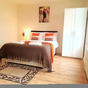 Comfortable Flat Near Apartment