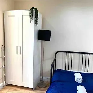 Beautiful One Bedroom Flat In Location Apartment